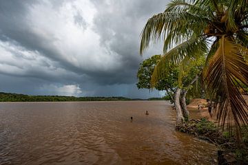 Suriname rivier van Lex van Doorn