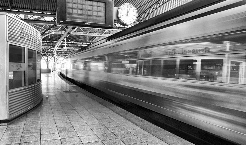 Brussels-South railway station by Bas van Rooij