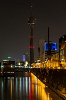 Rheinturm im Media-Hafen
