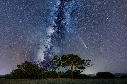 Milky way and comet in desert, milky way and comet in desert 3