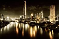Moderne stad aan de rivier bij nacht van Max Steinwald thumbnail