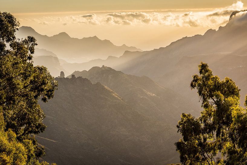 Coucher de soleil dans les montagnes de Gran Canaria. par Newearthvisuals