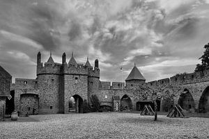 Theme: B/W Castle Doornenburg, Doornburg, The Netherlands van Maarten Kost