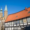 Goslar - Vieille ville avec l'église du marché sur t.ART