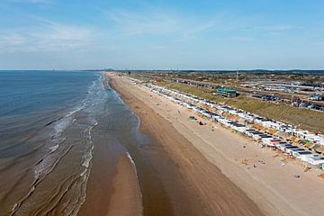 Vue aérienne de la plage de Zandvoort aan Zee sur la côte de la mer du Nord aux Pays-Bas sur Eye on You