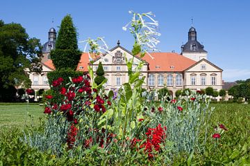 Parterre de fleurs devant le château de Hundisburg (Saxe-Anhalt) 2 sur t.ART
