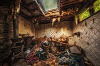 Altes Badezimmer in einem verlassenen Bauernhaus in Belgien von Steven Dijkshoorn Miniaturansicht