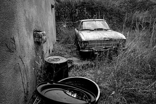 Old abandoned Vauxhall in France by Tjitte Jan Hogeterp