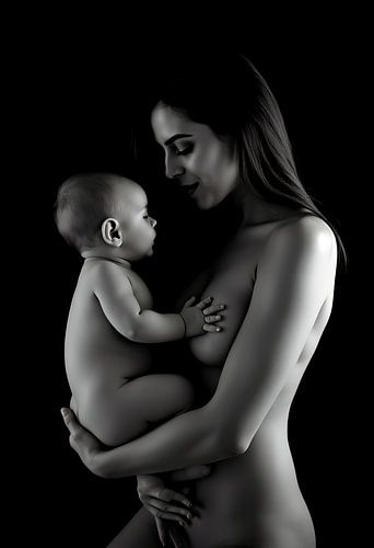 moeder met baby zwart wit