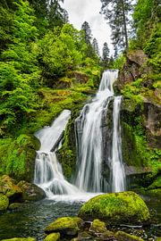 Ein Blick auf den wunderschönen Triberg-Wasserfall im Schwarzwald von Andreas Völkel