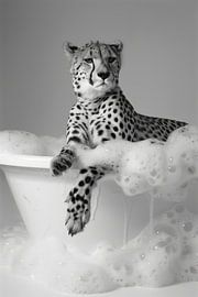 Gelassener Gepard in der Badewanne - Ein lustiges Badezimmer Bild für Ihr WC von Poster Art Shop