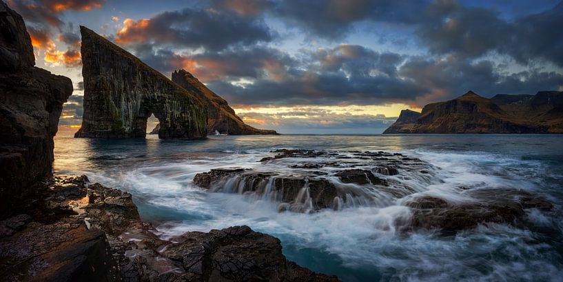 Drangarnir sunset panorama par Wojciech Kruczynski