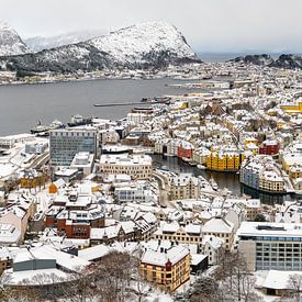 Panorama Alesund Noorwegen van Peter Moerman