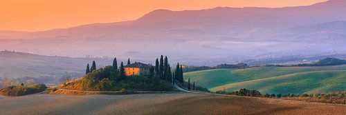Panoramafoto zonsopkomst bij Podere Belvedere