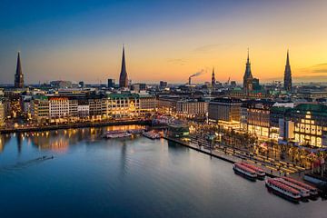 Zonsondergang Skyline van Hamburg van Michael Abid