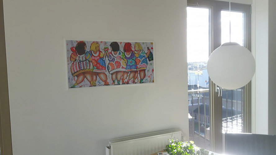 5 Jubelnde dicke Damen