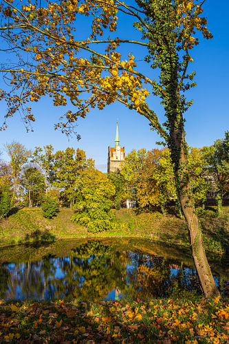 Vue sur la porte Kröpeliner à Rostock, au-delà de la « Teufelskuhle »