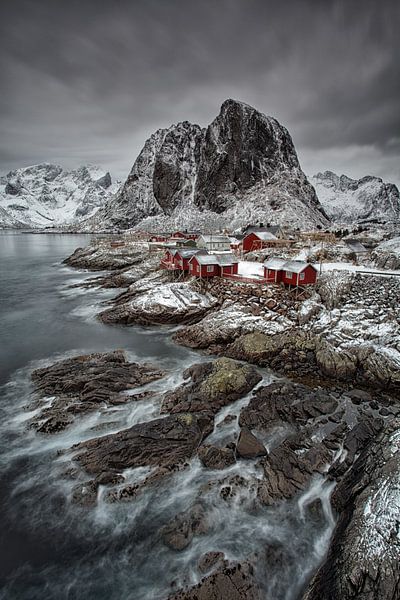 Rode Vissershuisjes Hamnøya, Noorwegen van Aland De Wit