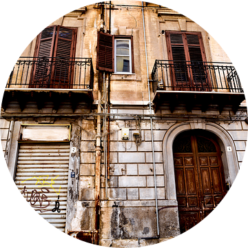 Verlaten Siciliaans huis in Palermo van Silva Wischeropp