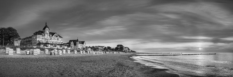 Strand von Kühlungsborn in schwarzweiss. von Manfred Voss, Schwarz-weiss Fotografie