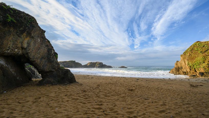 Der Strand von le Kerou im Dorf Clohars-Carnoët von Peter Bartelings