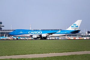 KLM (Cargo) Boeing 747 steekt Kaagbaan over van Maxwell Pels