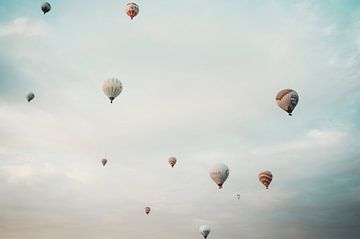 Hot air balloons in Turkey | Print on the wall by Milene van Arendonk