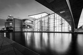 Regierungsviertel Berlin bei Nacht von Frank Herrmann