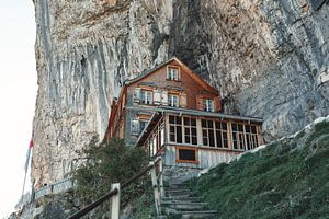 Belle auberge de montagne Aescher-Wildkirchli à Ebenalp, dans le massif de l'Alpstein
