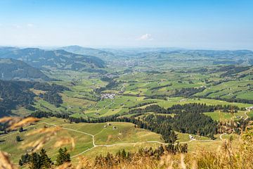 Herfstuitzicht op het platteland van Appenzell vanaf de Wilden Kasten van Leo Schindzielorz