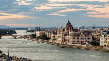 Das Parlamentsgebäude in Budapest von Roland Brack