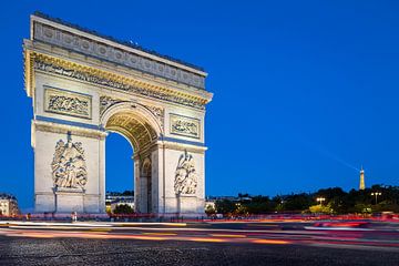 Arc de Triomphe bij avondlicht