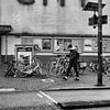 Strassenfotografie in Utrecht, Niederlande in Schwarz-weiss. von André Blom Fotografie Utrecht