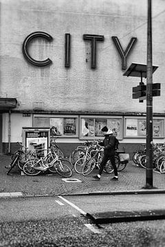 Photographie de rue à Utrecht. Détail Cinéma de la ville d'Utrecht.  (Utrecht2019@40mm nr 4) sur De Utrechtse Grachten