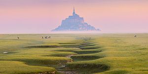 Panorama und Sonnenaufgang auf dem Mont Saint-Michel in der Normandie