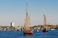 Zeilschepen op de Warnow tijdens de Hanse Sail in Rostock van Rico Ködder thumbnail