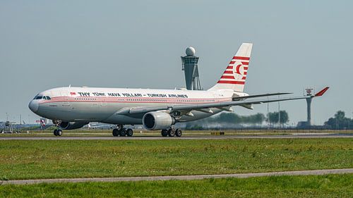 Vertrekkende Airbus A330-200 van Turkish Airlines.