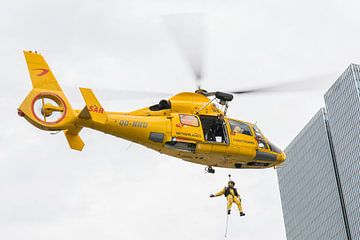 De Rotterdam met SAR helikopter in Rotterdam