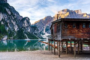 Les eaux turquoise du lac de Braies, Pragser Wildsee, au sud du T