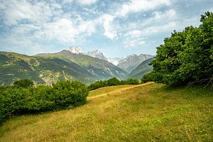 Blick auf die Berge von Uschba bei Mestia in Georgien