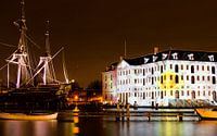 Scheepvaartmuseum in Amsterdam in de avond