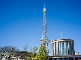 Funkturm Berlin bei blauem Himmel von t.ART