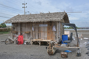 Rustikale Bambushütte in der Nähe der Salinen in Thailand