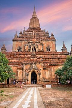 Htilominlo tempel in Bagan, Myanmar bij zonsondergang van Eye on You