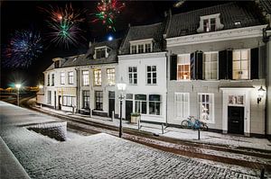 Dijkstraat Wijk bij Duurstede la nuit avec une fine couche de neige sur Joop Kuyvenhoven