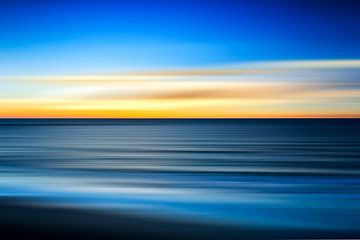 Levendige tinten blauw en geel - Kustabstract van Joseph S Giacalone Photography