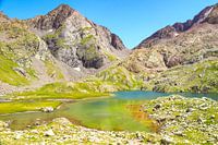 Les Pyrénées, avec leurs innombrables lacs de montagne, sont synonymes de nature intacte, d'air pur, de reflets, de couleurs magnifiques et de calme profond.