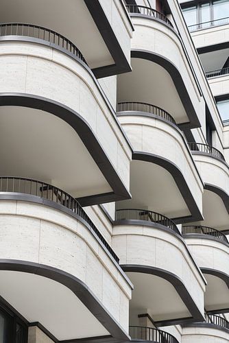 Balkone an der Fassade eines neuen Hauses von Heiko Kueverling