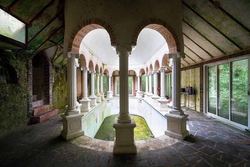 Verlaten Zwembad in Huis. van Roman Robroek - Foto's van Verlaten Gebouwen