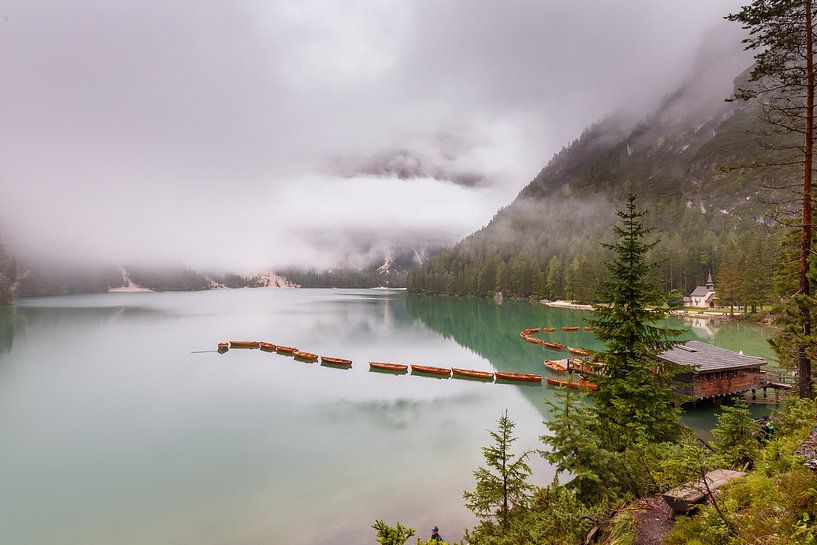 Lago di Braies dans les Dolomites. par Menno Schaefer